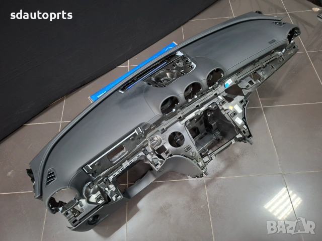 Ново Кожено Табло с Сив шев Mercedes W206 AMG, снимка 3 - Части - 53896993