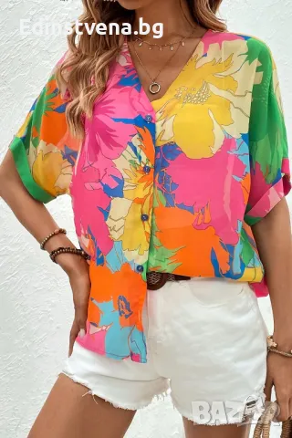 Дамска риза с къс ръкав и цветен принт