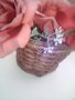 Красиви букети в ръчно плетени кошнички, снимка 1 - Изкуствени цветя - 29146103