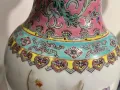 Двойка големи, китайски, порцеланови вази Qianlong Famille Rose Mandarin, снимка 2