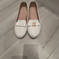 Дамски бели обувки, снимка 2 - Дамски ежедневни обувки - 44457391