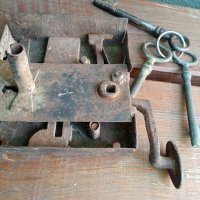 Стара брава с 3 ключа, снимка 5 - Антикварни и старинни предмети - 38053380