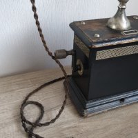Рядък телефон с две манивели началото на 20 век, снимка 2 - Антикварни и старинни предмети - 42859603