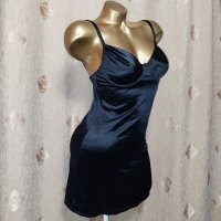 Hunkemoller S/M Моделираща рокля от плътен еластичен сатен , снимка 4 - Рокли - 44270026