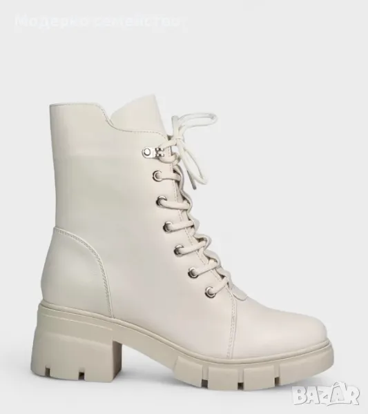 Стилни дамски боти в бяло с връзки , снимка 1
