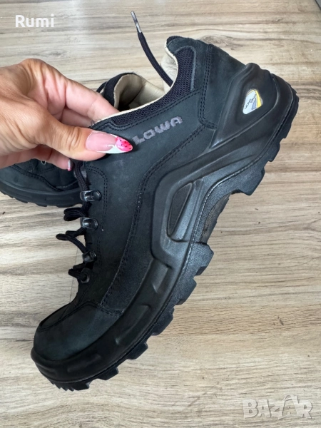 Оригинални кожени обувки LOWA Renegade GTX Mid Wide! 44,5 н, снимка 1