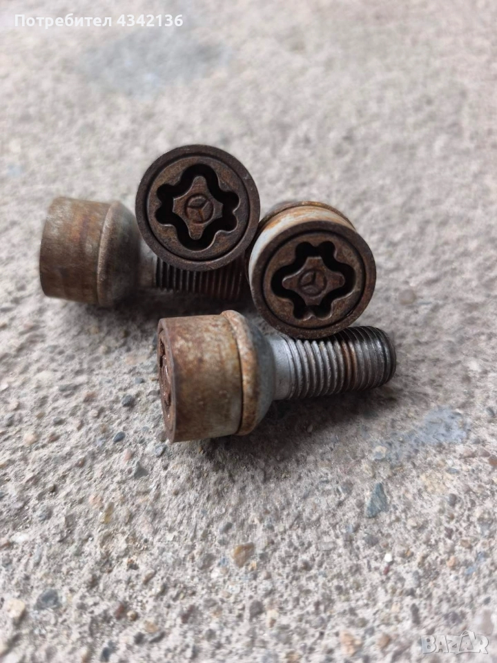 Оригинални секретни болтове mercedes , снимка 1
