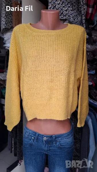Пухкав и мекичък пуловер в жълт цвят, снимка 1