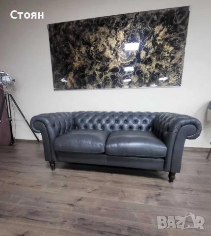 Дизайнерски сив кожен диван тройка тип Честърфийлд, снимка 4 - Дивани и мека мебел - 42422846