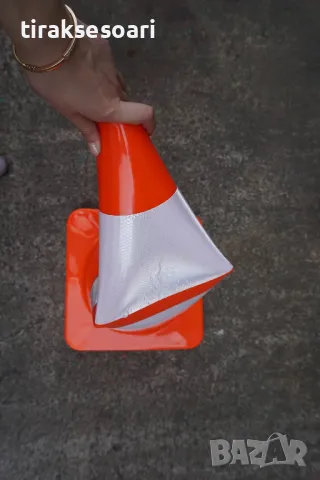Авариен Сигнален Светлоотразителен конус 70 см, снимка 2 - Аксесоари и консумативи - 48644402