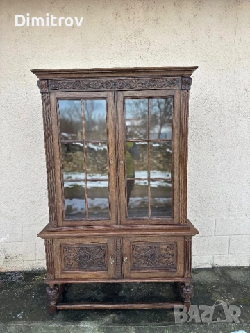 Масивна ретро витрина с дърворезба и стъклени врати, снимка 9 - Секции и витрини - 53958282
