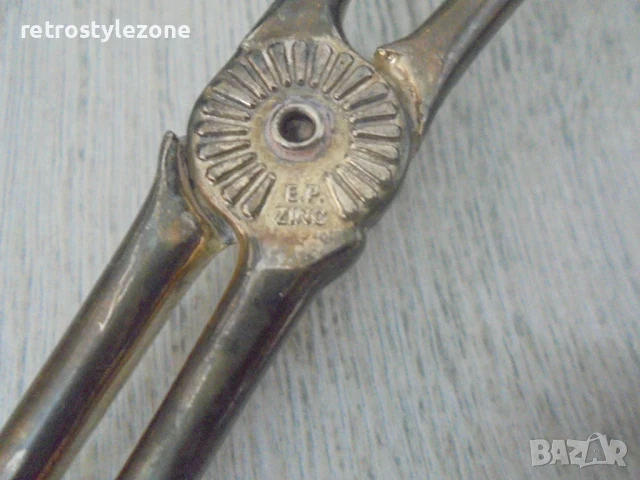 № 8152 Стара щипка за сервиране – E.P. ZINC, снимка 4 - Други ценни предмети - 51098420