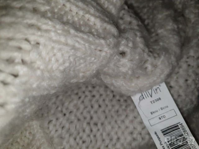 Пуловер бял сърца, снимка 3 - Блузи с дълъг ръкав и пуловери - 31762661