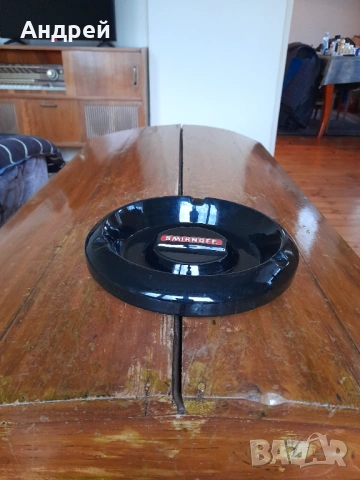 Стар пепелник Smirnoff