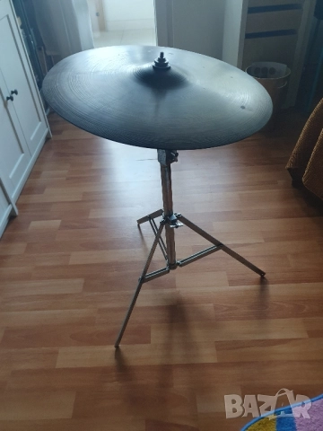 Чинел със стойка