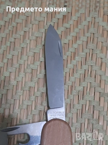 Оригинален швейцарски джобен нож Victorinox с дървена дръжка, снимка 2 - Ножове - 53087143