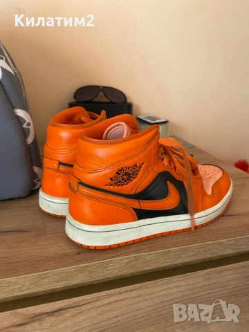 Nike Air Jordan 1 Mid Rush Orange, снимка 2 - Маратонки - 54123159