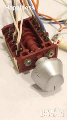 Ключ от фурна заедно с кабелите 