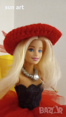 кукла Барби -Mattel с червена шапка, снимка 6 - Колекции - 44591158