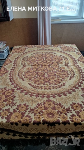 Тежка покривка за маса с релефни плюшени флорални мотиви, снимка 2 - Покривки за маси - 54213615