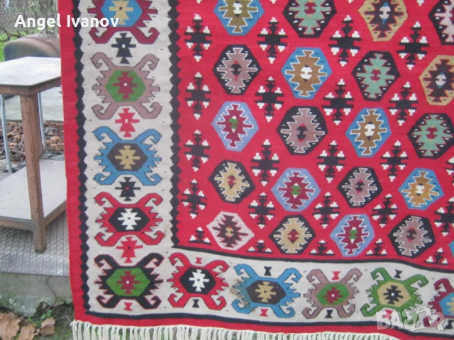 Чипровски килим, снимка 3 - Антикварни и старинни предмети - 52632299