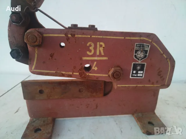 Гилотина за рязане на ламарина. Дължина на ножа 200mm Тегло 19кг. Поддържа удобно управление с една , снимка 6 - Други инструменти - 49752401