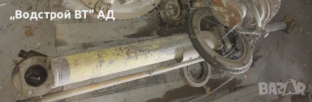 Продава се бутилка за булдозер Т130