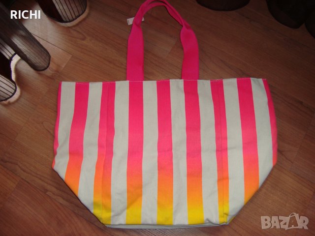 Victoria Secret Greetings From Paradise нова чанта, снимка 12 - Чанти - 36382561