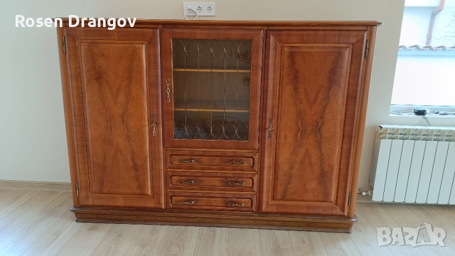 Старинен шкаф