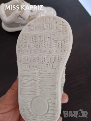 Сандали за момиче 19 номер , снимка 4 - Детски сандали и чехли - 51594235