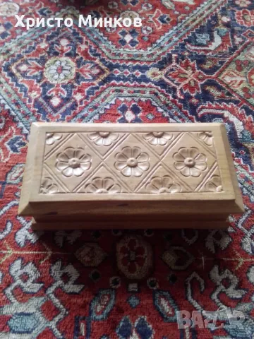 Продавам кутия за бижута дърворезба