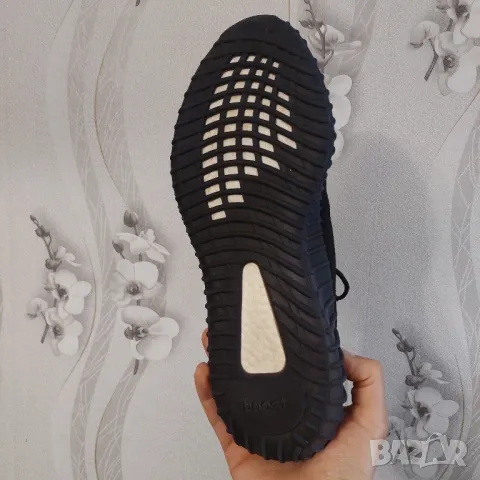 маратонки adidas YEEZY BOOST 350 V2 "Oreo  номер 46 ,5- 47 1/3, снимка 7 - Маратонки - 49784652