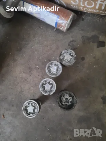 Секретни болтове за всички видове автомобили триъгълници йелеци и др.