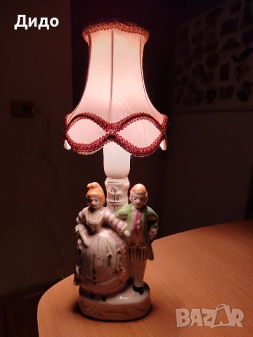Винтидж порцеланова настолна лампа.
