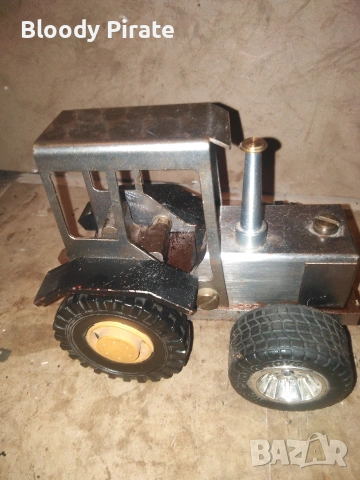 метален трактор 