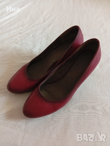 Тъмночервени обувки на TAMARIS естествена кожа