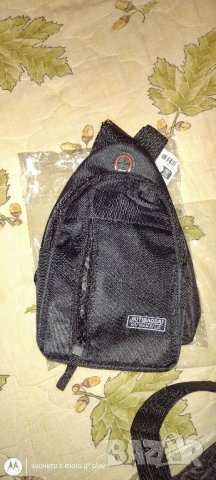 Чанти ,черни за през рамо с изход за жични слушалки, снимка 2 - Чанти - 44357287