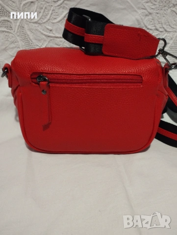 CHARM London малка червена чанта през рамо, снимка 3 - Чанти - 54365328