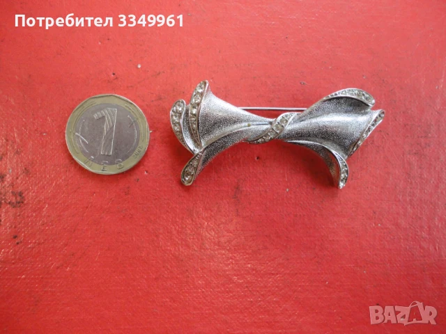 Невероятна брошка с камъни 37 