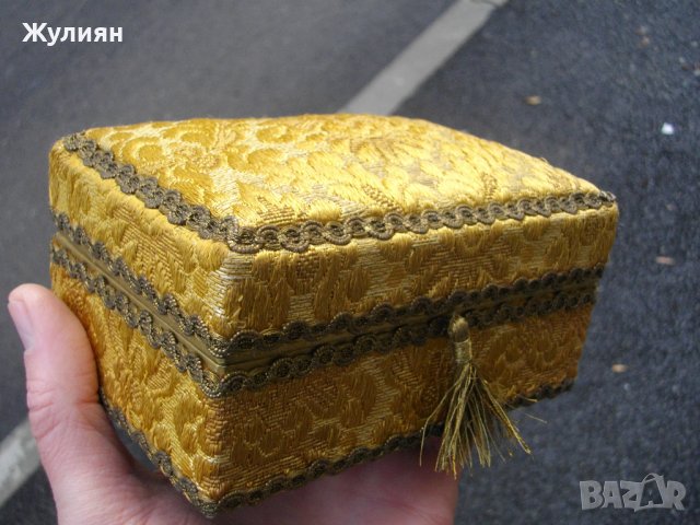  СТАРА КУТИЯ ЗА БИЖУТА СЪС СЪРМА , снимка 3 - Антикварни и старинни предмети - 39381656