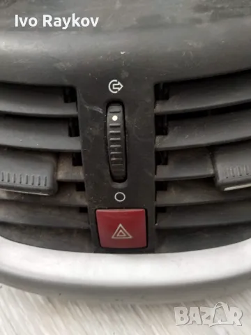 Средна конзола табло за Peugeot 207 ,авариини, снимка 3 - Части - 49227063