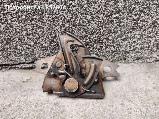 Заключващ механизъм преден капак за Пасат/ Поло