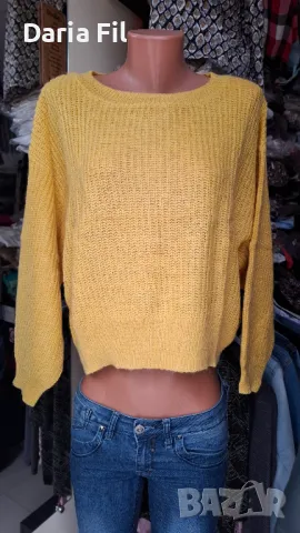 Пухкав и мекичък пуловер в жълт цвят