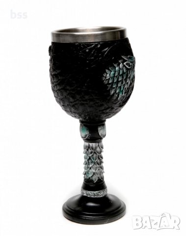 Код 91101 Стилна чаша за вино от полирезин с релефни декорации - вълк и надпис Winter is coming, снимка 2 - Чаши - 37019625