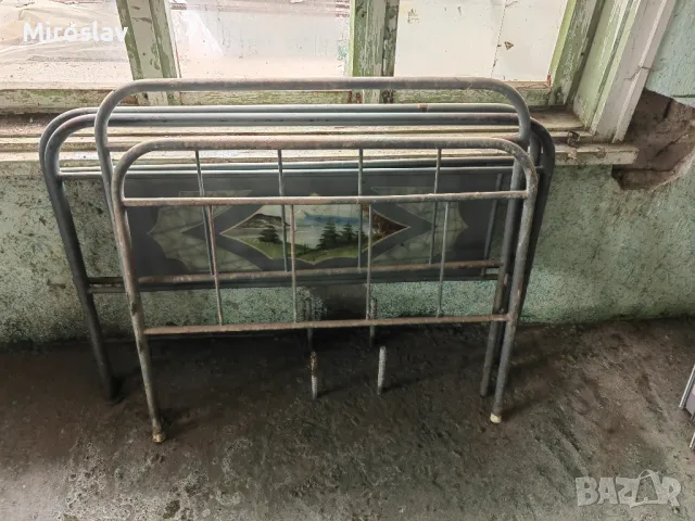 Две метални легла и две русенски 