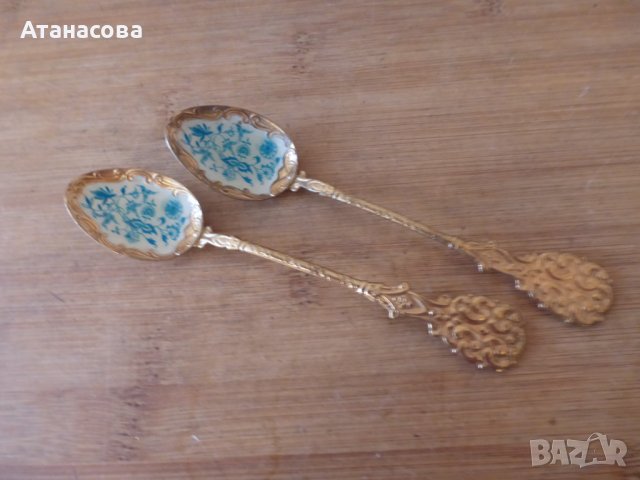Сувенирни лъжички с емайл 2 бр 1970 г, снимка 6 - Антикварни и старинни предмети - 44375495