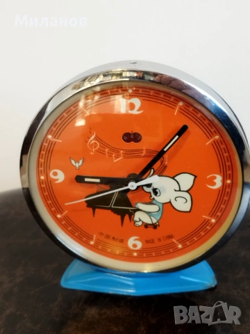 Стар анимиран будилник, настолен часовник