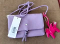 Tom Tailor нова малка лилава чанта с висулка кон, снимка 1