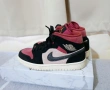 Кецове Nike WMNS Air Jordan 1 Mid, снимка 1
