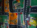 Килимче с улици, знаци, кръстовища- град с пет коли,размери на килимчето 80см.на70см., снимка 4